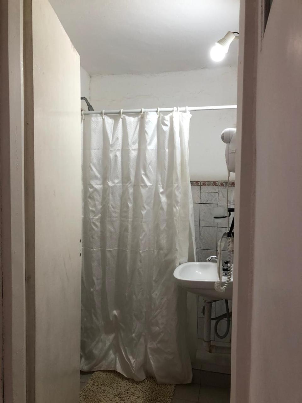 El Faro Hostel ปูแอร์โตมาดริน ภายนอก รูปภาพ