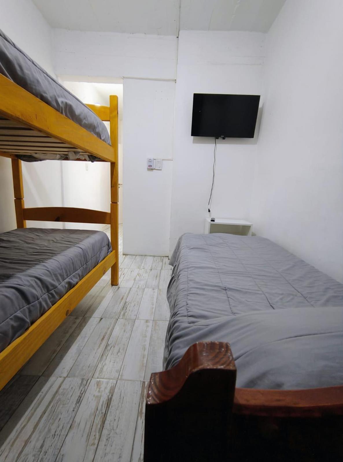 El Faro Hostel ปูแอร์โตมาดริน ภายนอก รูปภาพ